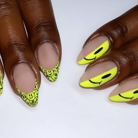 Hidden Jewels In The Nail Game on Instagram: “#ManiMonday! Don't worry be happy!! Make it a great day. Nail inspo: @nailsbycookiee 😍💅🏿💚 #CreatorShoutOut #NailArtistShoutOut” Smiley Faces Nails, Pizza Nails, Happy Face Nails, Smiley Nails, Face Nails, Boho Nails, Don't Worry Be Happy, Dream Nails, Nail Art Inspiration