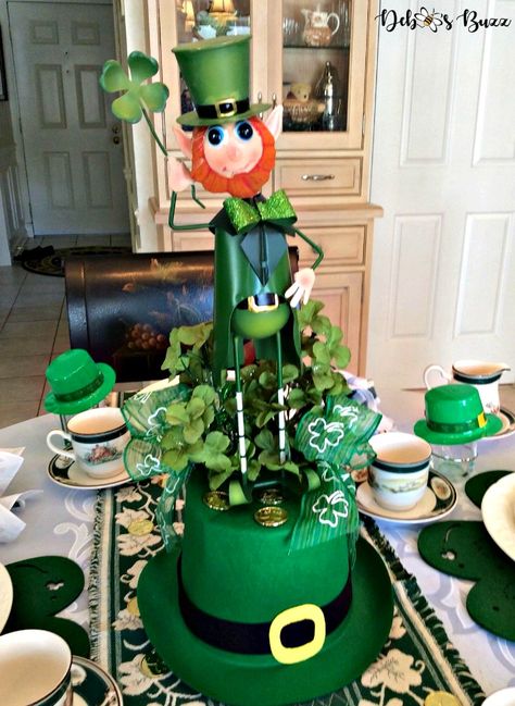 Quick and Easy Lucky Leprechaun Centerpiece Cork Wreath Diy, Floral Arrangement Ideas, Tiffany Theme Party, Teapot Centerpiece, St Patricks Decorations, Lucky Leprechaun, Tiffany Theme, Wine Cork Wreath, Cork Wreath