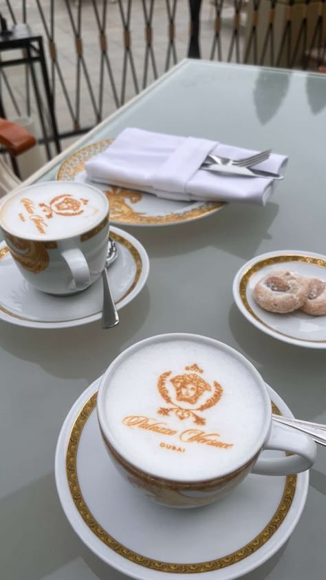 Dubai Morning, Coffee Luxury, Coffee Aesthetics, Dubai Vacation, Dubai Aesthetic, Coffee Shop Aesthetic, Rich Girl Lifestyle, Girly Drawings, Cafe Interior Design