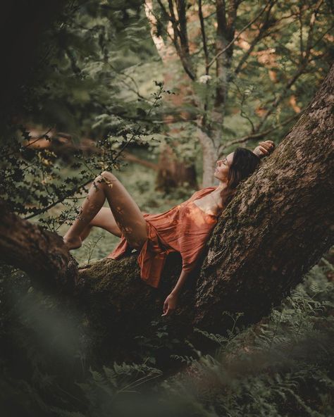 Feminine Photoshoot, Woman Photoshoot, Movement Photography, Fall Shoot, Nature Photoshoot, Women's Circle, Yoga Photography, Online World, Wild Woman