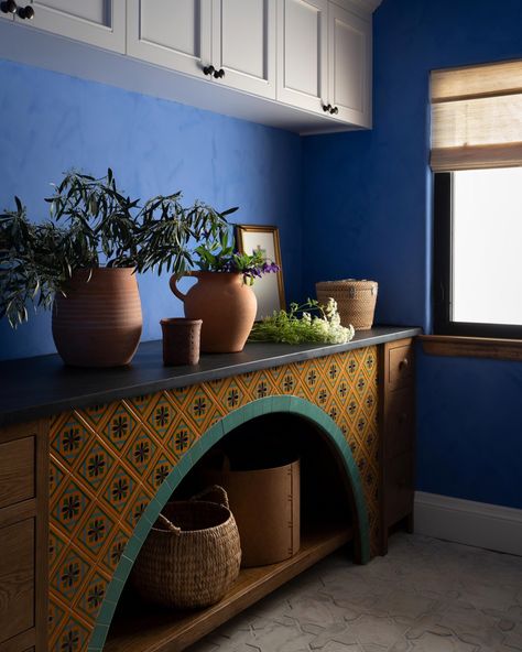 Talavera tiles are all about versatile patterns, perfect for creating a #dynamic space. @etchdesigngroup nailed it by pairing Espada #tiles with blue walls, crafting a stunning contrast that’s simply eye-catching. How will you use these #colors to make your space pop? Photo by @ryann_ford #clayimports #colorfuldesign #talavera #creativehome Talavera Backsplash, Cotto Tile, Gloss Texture, Clay Imports, Talavera Tile, Talavera Tiles, Clean Aesthetic, Terracotta Planter, Pop Photos