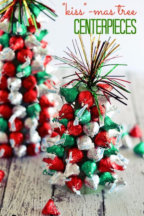 DIY Christmas Centerpieces - Kiss-Mas Tree Centerpiece - Simple, Easy Holiday Decorating Ideas on A Budget - Cheap Home and Table Decor for The Holidays - Dollar Store Crafts, Rustic Candles, Pine Cones, Floral Ideas and Mason Jar Craft Projects http://diyjoy.com/diy-christmas-centerpieces Ideas Decoracion Navidad, Dollar Store Christmas Decor, Diy Christmas Table, Festive Centerpieces, Centerpiece Christmas, Tree Centerpieces, Christmas Table Centerpieces, Christmas Centerpieces Diy, Dollar Store Christmas