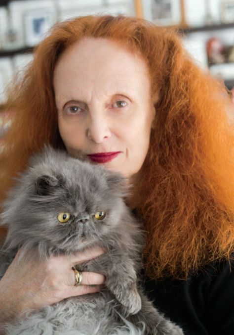 Grace Coddington from Habitually Chic Grace Coddington Style, Italian Minimalism, Grace Coddington, State Of Grace, New York Apartment, Vogue Uk, Family Album, Cat People, Cat Pillow