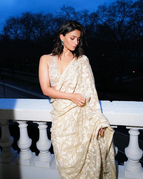 Ami Patel (@stylebyami) • Instagram photos and videos Alia Bhatt Saree, New Saree Blouse Designs, Hair Color Light Brown, Saree Photoshoot, Different Stitches, Dress Indian Style, The Hope, Saree Look, Alia Bhatt