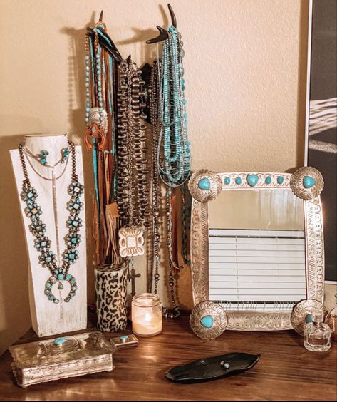 Turquoise Jewelry Display, Western Boutique Decor, Western Jewelry Display, Western Boutique Ideas, Yeehaw Outfits, Jewelry Display Ideas, Western Jewerly, Western Living Room Decor, Western Bedrooms