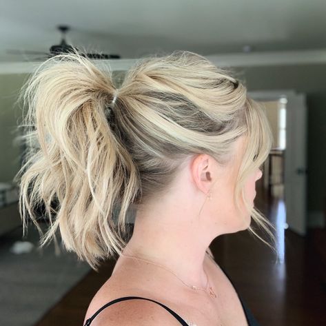 The High Pony Hair Tutorial // by Kate Bryan at the Small Things Blog Messy Pony Short Hair, Easy Messy Ponytail Tutorial, Volume Ponytail Short Hair, Short Hair High Pony, Pony O Hairstyles, Messy Ponytail Hairstyles Medium Length, Ponytail Medium Length Hair, Medium Length Ponytail Ideas, Medium Hair Ponytail