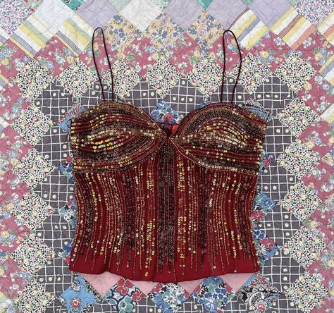 Sequin Bustier, Summer Date Night Outfit, Prettiest Celebrities, Y2k Beach, Fashion Bella, Summer Date Night, Beachy Outfits, Female Design, Party Fits