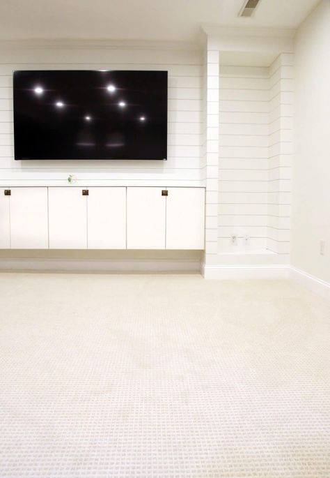 Tips For Choosing Wall-to-Wall Carpet in a Modern Setting Basement Carpet, Modern Basement, Carpet Trends, Low Pile Carpet, White Carpet, Home Carpet, Beige Carpet, Wall Carpet, Best Carpet