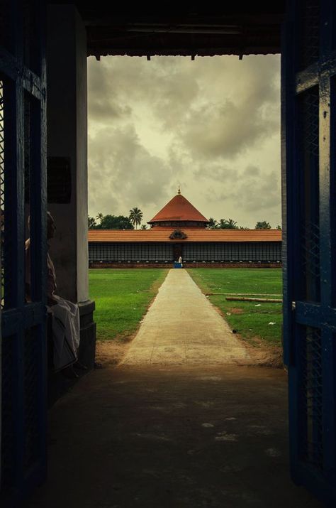 Kerala Temple Photography, Koodalmanikyam Temple, Kerala Wallpaper, Kerala Vibes, Kerala Temple, Kerala Dress, Kerala Photography, Agriculture Photography, Shiva Temple