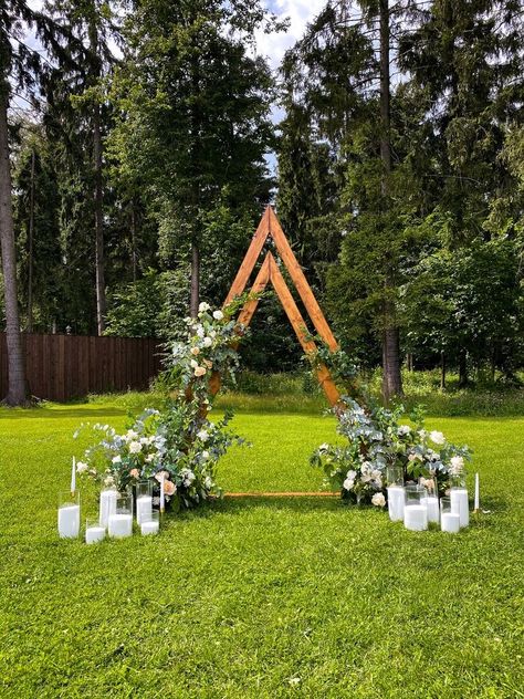 Wedding Arch Potted Plants, Wooden Triangle Arch Wedding, Triangle Altar Wedding, Triangle Arch Flowers, Wood Wedding Arches, Wedding Preparation Photos, Wedding Photo Walls, Wedding Ides, Rusting Wedding