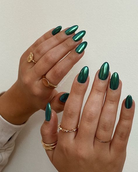 Emerald Green Chrome Nails, Green Chrome Nails, Hoco Nails, Emerald Nails, Green Acrylic Nails, Dark Green Nails, Manikur Kuku, Chrome Nails Designs, Green Nail Designs