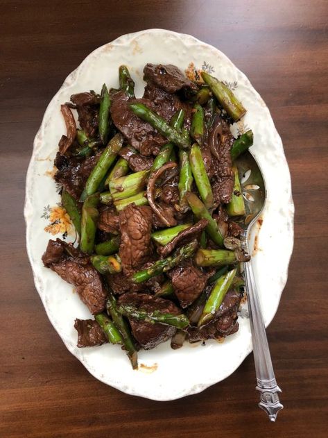 Lemongrass Beef Recipe, Beef And Asparagus, Asparagus Stir Fry Recipes, Lemongrass Beef, Lemongrass Recipes, Sauteed Asparagus, Asparagus Stir Fry, Growing Asparagus, Asparagus Recipes Baked