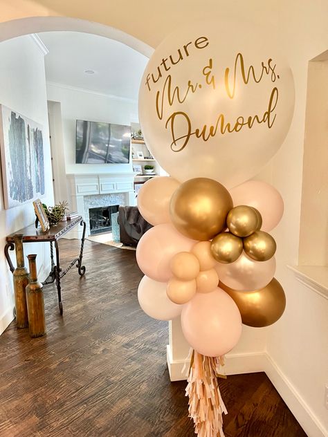 Engagement Dinner Decor, Engagement Party Backdrop Ideas, Engagement After Party, Engagement Balloon Arch, Proposal Party Ideas, Diy Engagement Party Decorations, Champagne Engagement Party, Engagement Party Balloons, Engagement Party Backdrop