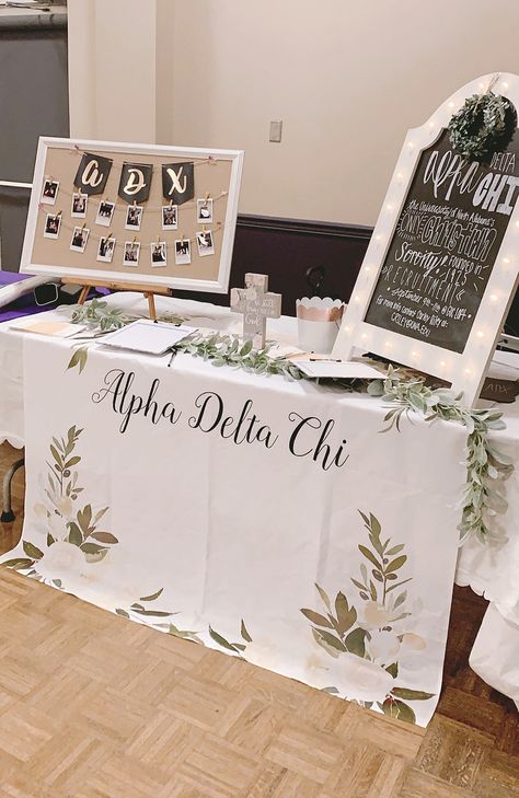 Sorority Recruitment Table #sorority #alphadeltachi #adx #recruitment #sororityrecruitment #greek #greeklife Recruitment Table Ideas, Sorority Table Decorations, Sorority Table Display Cute Ideas, Sorority Reunion Ideas, Recruitment Decorations Philanthropy, Sorority Event Decorations, Sorority Event Decor, Recruitment Rooms Decorations, Sorority Recruitment Decorations Tables