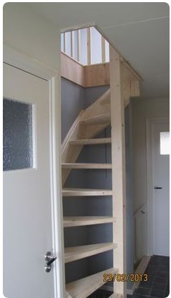 Scale Loft, Attic Room Ideas, درج السلم, Attic Staircase, Slanted Walls, Attic Loft, Attic Playroom, Attic House, Loft Stairs