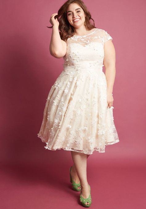 2nd Marriage, London Eyes, Short Bridal Gown, Mom Dresses, Plus Wedding Dresses, Mini Wedding Dresses, Plus Size Bride, Plus Size Gowns, Trendy Wedding Dresses