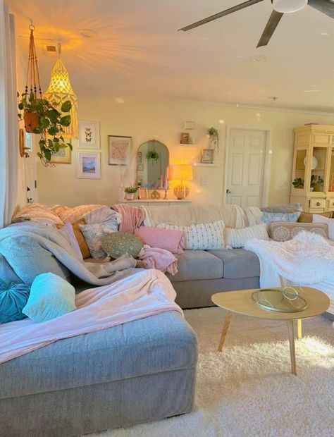 Sorority House Interior, Pastel Living Room, Designing A Home, Sorority House, Dream Apartment Decor, Sore Eyes, Dorm Room Inspiration, Maximalist Decor, Apartment Life