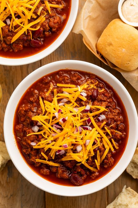 Is it just us or does Texas Roadhouse have the BEST chili?! Skip the line and make a big batch at home with this Texas Roadhouse chili copycat recipe! Super savory, filling, and just perfectly spiced, make sure you top your bowl with shredded cheddar and chopped red onions… but don’t forget the rolls! Best Red Chili Recipe, Chili Recipe Texas Roadhouse, Texas Roadhouse Chili Copycat, Texas Roadhouse Chili Recipe No Beans, Texas Roadhouse Chilli, Copycat Hormel Chili Recipe, Copycat Texas Roadhouse Chili Recipe, Texas Red Chili Recipes, Outback Chili Recipe