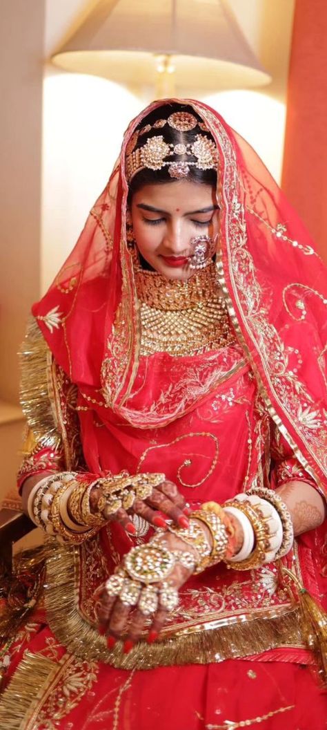 Rajputi Bride Wedding, Rajput Wedding Brides, Royal Rajputi Look, Rajput Bride, Rajputi Wedding, Rajput Wedding, Rajput Poshak, Sheesh Phool, Rajputi Culture