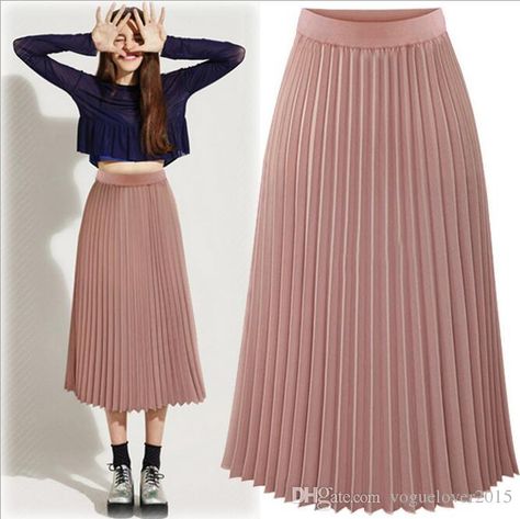 Pleated skirts are back with different varieties. They are fashionable and can be short, long, printed, nude, tea length or coloured. They give classy feminine look or you can wear them with boots, heels or flats. Box Pleated Skirt These skirts have pleats that face one another in the alternative directions. Box pleats are fashioned … Long Chiffon Skirt, Long Skirt Summer, Pleated Chiffon Skirt, Pink Pleated Skirt, High Waisted Pleated Skirt, Pleated Long Skirt, Pleated Maxi Skirt, Half Skirt, Outfit Jeans