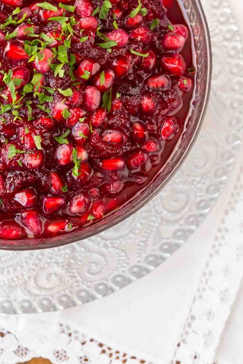 Cranberry Pomegranate, Easy Cranberry Sauce, Pomegranate Sauce, Pomegranate Recipes, Thanksgiving Recipes Side Dishes, Delicious Thanksgiving, Cranberry Recipes, Holiday Recipes Christmas, Healthy Lifestyle Food