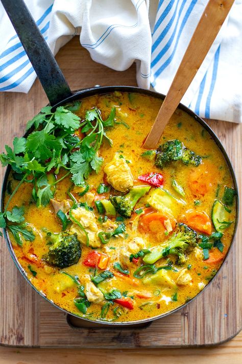 Instant Pot Thai Chicken Curry - Instant Pot Eats Paleo Dinner Instant Pot, Instapot Paleo Dinner, Thai Coconut Curry Chicken Instant Pot, Instapot Thai Chicken Curry, Green Curry Instant Pot, Instant Pot Green Curry Chicken, Whole Food Instant Pot Recipes, Thai Chicken Instant Pot, Instant Pot Burger Recipes