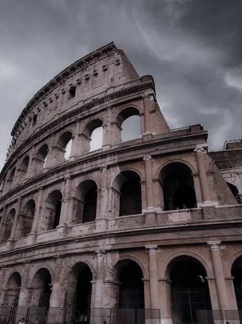 Roman Aesthetic Ancient, Ancient Rome Aesthetic, Rome Buildings, Aesthetic Buildings, Angel Skull, Dark Academy, Building Aesthetic, Best Vacation Destinations, Aesthetic Dark Academia