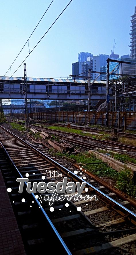 Train tracks. Tuesday afternoon Tuesday Snapchat Stories, Instagram Story Ideas Travel Train, Afternoon Snapchat Stories, Train Photography Aesthetic, Train Instagram Stories, Afternoon Snap Ideas, Train Snapchat Stories, Travel Snapchat, Zack Knight