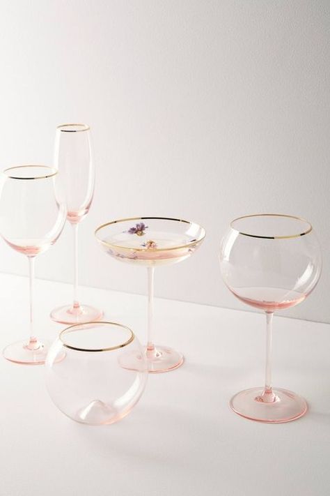 Gilded Rim Wine Glass Set Assiette Design, Vase Deco, Pink Glassware, Smart Tiles, 카페 인테리어 디자인, Wine Decor, Entertaining Essentials, Wine Clubs, Glass Set