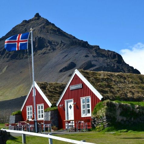 Iceland Buildings, Rejkavik Iceland Aesthetic, Iceland Aesthetic Summer, Iceland Architecture, Iceland House, Iceland Aesthetic, Iceland Country, Iceland Resorts, Beautiful Place In The World