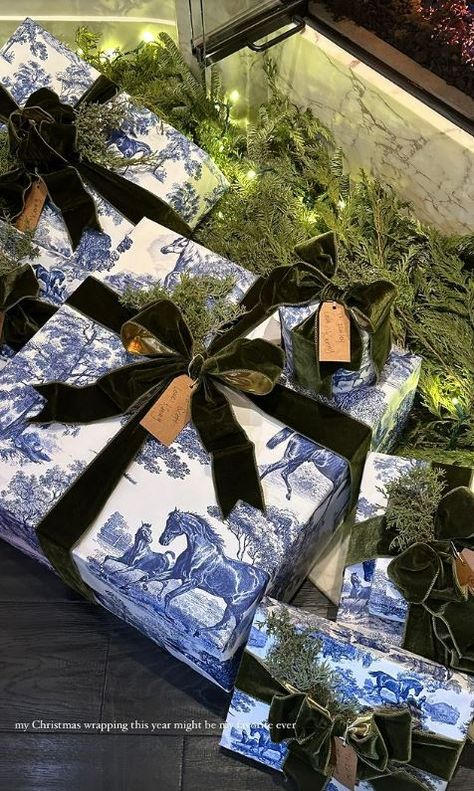 Kendall Jenner shows off over-the-top Christmas present wrapping paper and bow as fans slam family for ‘being wasteful' | The US Sun Gift Wrapping Inspiration, Christmas Inspo, Christmas Wrapping Paper, Christmas Aesthetic, Christmas Gift Wrapping, Christmas Wrapping, Christmas Inspiration, Xmas Decorations, Christmas Cheer