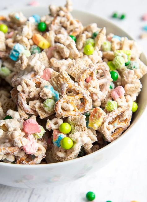 This Lucky Charms Snack Mix is a delicious sweet and salty mix full of lucky charms cereal and marshmallows, pretzels, and more all coated in white chocolate! It's a delicious St. Patrick's Day sweet treat. White Chocolate Pretzels, Lucky Charms Cereal, Cereal Snacks, Easter Snacks, Easter Sweets, Cereal Treats, Like Mother Like Daughter, Potluck Dishes, Sweet Treats Recipes