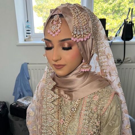 Hijab Nikkah Bride, Hijab With Earrings Style For Wedding, Hijabi Pakistani Bride, Hijabi Desi Bride, Nikkah Hijab, Hijab Bride Pakistani, Hijabi Bride Pakistani, Pakistani Nikkah Bride, Bride With Hijab