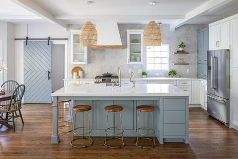 10 Beautiful Coastal Farmhouse Kitchen Design Ideas - The Nautical Decor Store White Kitchen Renovation, Coastal Farmhouse Kitchen, Beach Style Kitchen, Coastal Kitchen Design, Kitchen Island With Sink, Серая Кухня, Gray And White Kitchen, Farmhouse Renovation, Beach Kitchens