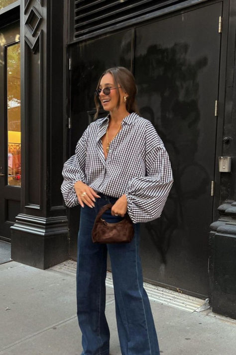 Model wearing our women's shirt which is a white and blue  classic check pattern. She is smiling and standing in front of a coffee shop. Warm Fall Day Outfit, Outfits Con Camisa, Look Boho Chic, Skandinavian Fashion, Populaire Outfits, Looks Street Style, Plaid Blouse, Mode Ootd, Outfit Inspo Fall