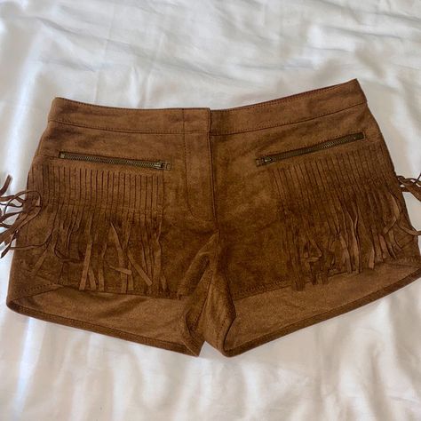 Bcbgmaxazria Suede Fringe Toffee Shorts. New Never Used. Boho Clothes Png, Fringe Shorts Outfit, Tan Clothes, Brown Leather Shorts, Gala Attire, 70s Fashion Hippie, 70s Shorts, Fringe Clothing, Fringe Shorts