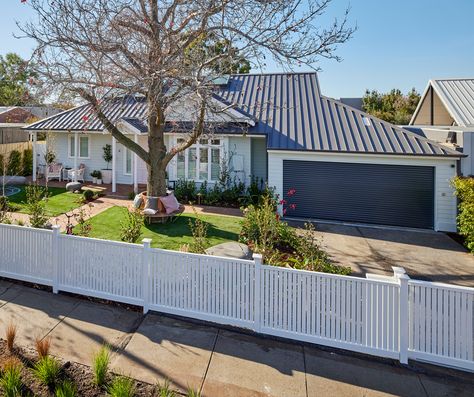 COLORBOND® steel roof in the colour Basalt® Matt in a Snaplock profile in a 290mm pan width with a 38mm rib height #COLORBONDsteel #COLORBONDsteelMatt #BasaltMatt Deep Ocean Colorbond, Basalt Colorbond Roof, Basalt Roof Colour Scheme, Basalt Colorbond, White Picket Fence House, Colorbond Roof, Neutral Interior Design, Coastal Exterior, Roof Ideas