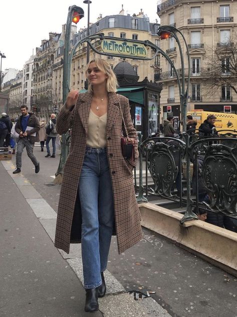 4 Affordable French Brands Every Parisian Loves French Clothing Brands, Parisian Outfit, Girls Winter Outfits, Dress Like A Parisian, Parisian Outfits, Parisian Chic Style, Parisian Women, French Outfit, Chic Winter Outfits