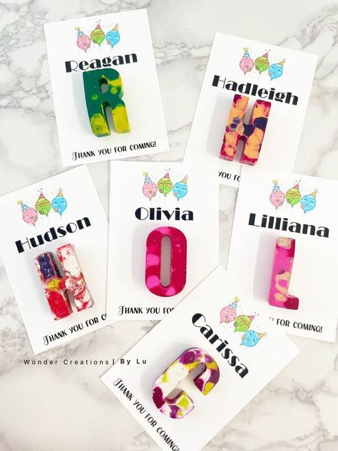 24 DIY Party Favor Ideas for Kids - Lady Celebrations Diy Birthday Souvenirs Kids, Unique Party Favors Birthday, Personalized Valentines Gifts For Kids, Valentines Gifts For Kids For School, Kindergarten Valentines Gifts, Valentine’s Day Goodie Bags For Kids, Crayon Valentines For Kids, Birthday Favors For School, School Birthday Favors