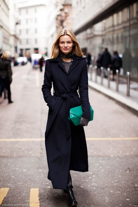 Winter Coat Trends, Chic Winter Coat, Edita Vilkeviciute, Winter Coat Dress, Navy Coat, Coat Trends, Long Winter Coats, Long Coat Women, Langer Mantel