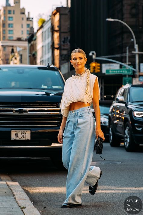 Xenia Adonts, 2023 Street Style, Boyfriend Jeans Style, New York Outfits, Reportage Photography, New York Fashion Week Street Style, Fashion Week Street Style, Wide Leg Denim, Street Chic