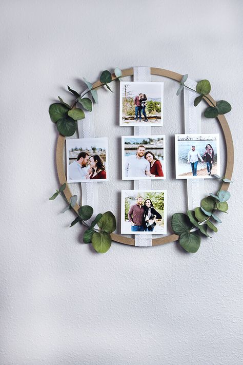 Couples Wedding Shower Decorations Photo Displays, Engagement Diy Ideas, Bridal Shower Picture Display, Hoop Photo Display, Bridal Shower Photo Display, Couples Shower Brunch, Mini Photo Display, Photo Hoop, Bridal Shower Pictures