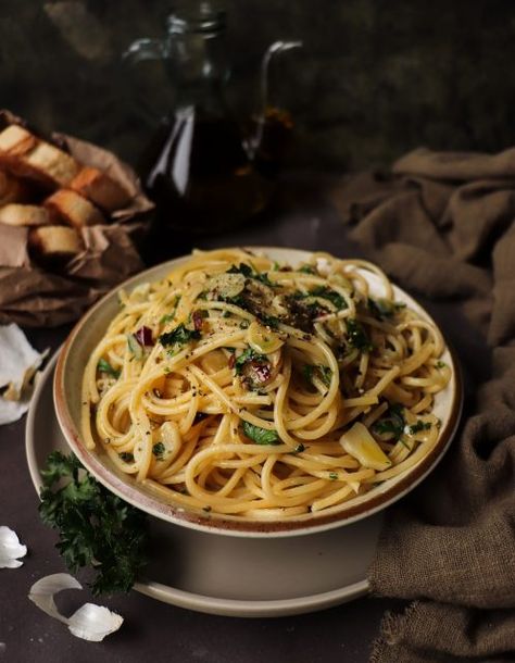 Pasta Aglio e Olio (Olive Oil and Garlic Pasta) Olive Oil And Garlic Pasta, Aglio E Olio Recipes, Aglio Olio Recipe, Aglio E Olio Recipe, Sardine Pasta, Pasta Aglio E Olio, Pasta Aglio, Pasta Pie, Cauliflower Pasta