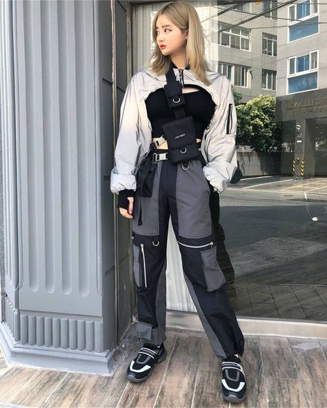 ˏˋ @vensooya ˎˊ˗ // © 𝙘𝙧𝙚𝙙𝙞𝙩 𝙩𝙤 𝙤𝙬𝙣𝙚𝙧 ! Tech Fashion Women, Techwear Outfits Women, Techwear Girl Outfit, Techwear Girl, Womens Techwear, Techwear Women, Techwear Outfits, Techwear Fashion, Urban Ninja