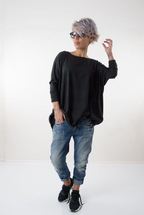 21fe5b8ba755eeaece7a450849876228desc51782611ri Mode Over 50, Moda Over 50, Open Back Blouse, Oversize Pullover, Oversize Sweater, Mode Casual, 60 Fashion, Over 50 Womens Fashion, Casual Winter Outfits