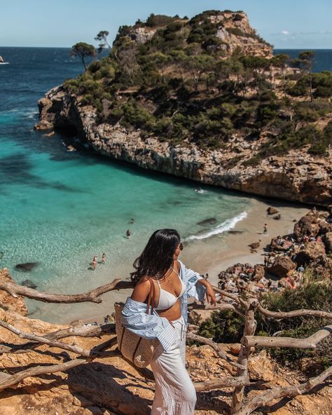 Summer in Europe aesthetic at Calo des Moro, best beaches in Mallorca Spain Mallorca Spain Photo Ideas, Mallorca Spain Outfit, Summer In Europe Aesthetic, Spain Outfit, Mallorca Island, Spanish Islands, European City Breaks, Beachy Outfits, Europe Aesthetic