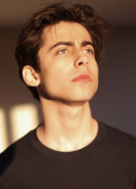 Fav Celebrities, Photographie Portrait Inspiration, Ideal Boyfriend, Under My Umbrella, Images Esthétiques, The Perfect Guy, Aidan Gallagher, Six Feet Under, Number 5