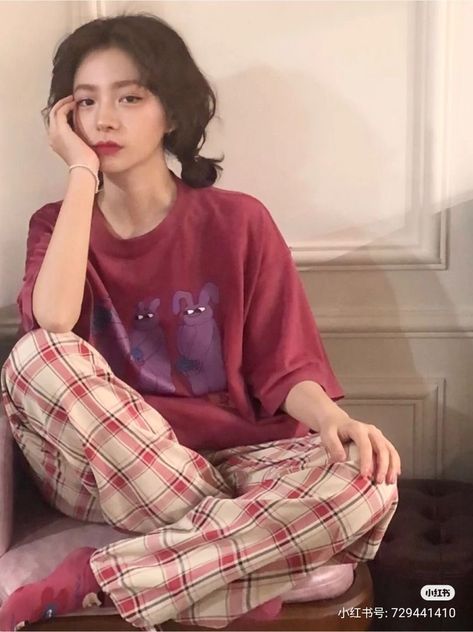 Comfy House Outfit, House Clothes Comfy, House Wear, Set Couple, Pajama Outfit, Simple Style Outfits, Best Casual Outfits, Pajama Fashion, Beautiful Casual Dresses