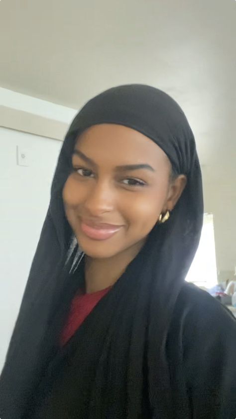 Pretty Somali Girl, Pretty Hijabi, Hijabi Makeup, Somali Girl, White Hijab, Catfish Girl, Hijab Fashion Inspiration, Catfish, Girl Face