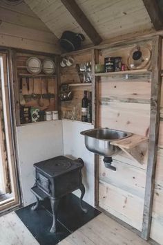 Micro Cabin Kitchen, Small Cabin Space Saving Ideas, Inside Small Cabin Ideas, Dry Cabin Ideas, Tiny Cabin Ideas, Small Cabin Interiors Rustic, Dry Cabin Living, Mini Cabin Ideas, Tiny Home Kitchen Ideas